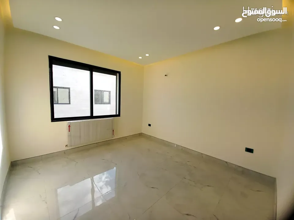 شقة طابق ثالث مع روف للبيع في مرج الحمام  ( Property ID : 30880 )