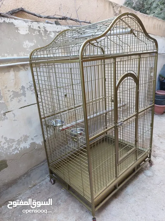 قفص ببغاء كبير يتسع لأكثر من طير مستعمل نظيف