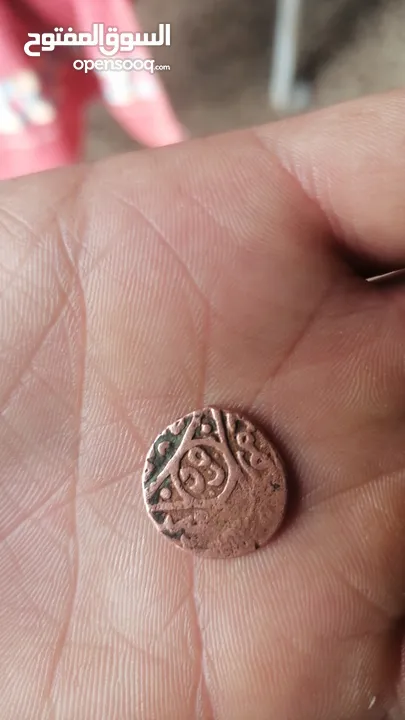 عملة اثرية قديمة ونادرة وجدت في بيت عربي قديم