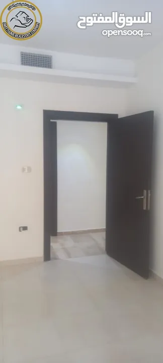 شقة فاخرة للبيع في الدوار السابع قرب كوزمو 130م مع ترسات 125م تشطيب سوبر ديلوكس