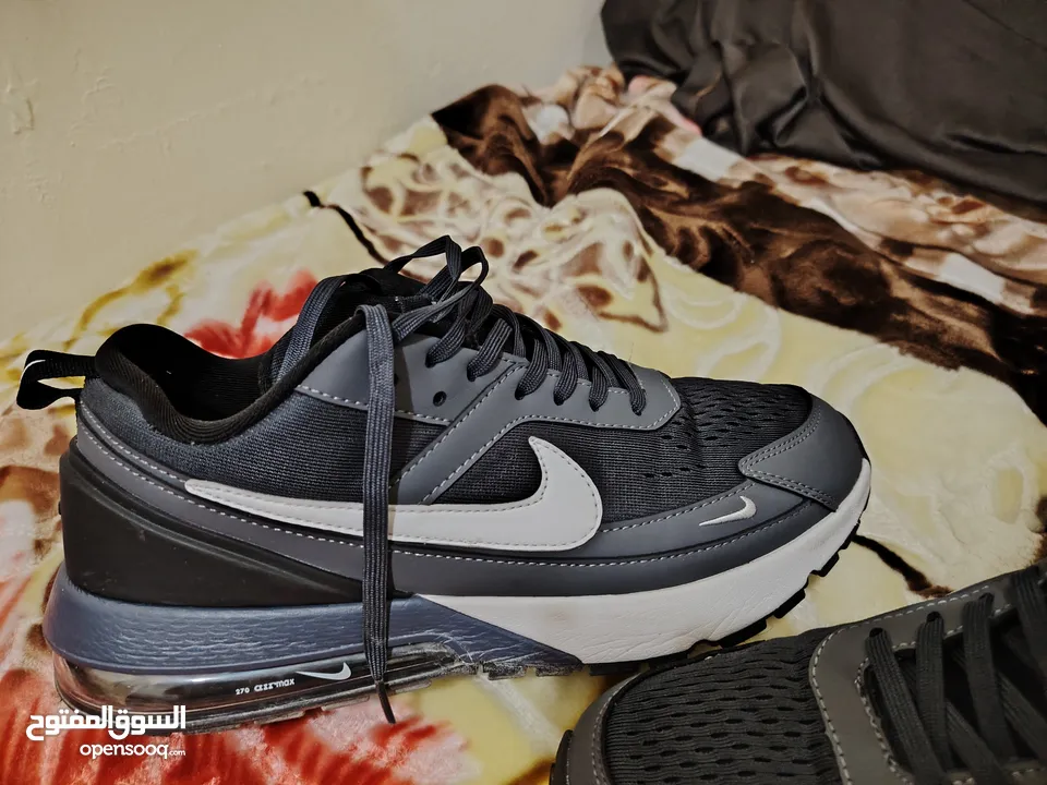 أحدية سبور  وحدة نايك وحدة كوتشي أصلي One pair of sneakers, one Nike unit, one original Kochi shoe