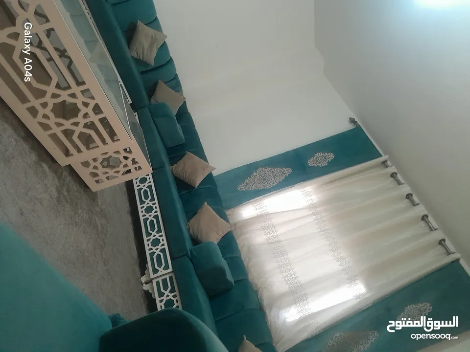 جلسة عربية لون جميل مع برادي
