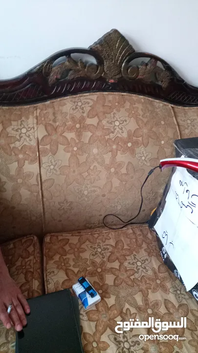 طقم كنب بحالة جيدة ثلاثية وثنائية ومفردة عدد 2 للبيع
