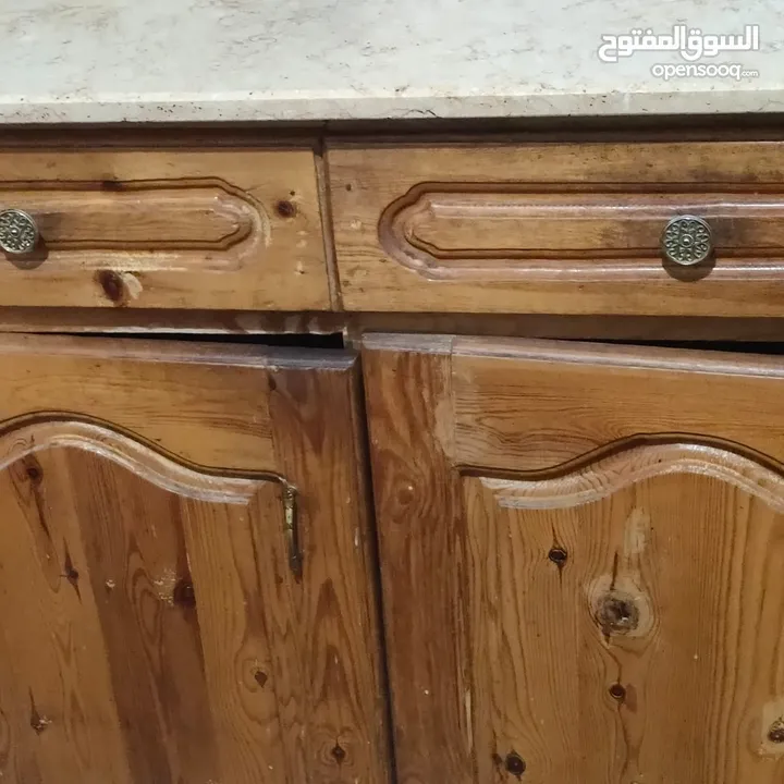 مطبخ خشب  بالرخامة  مساحة مترين