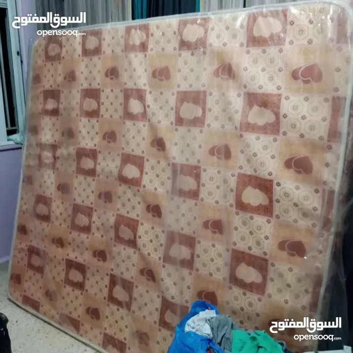 موجود فرشه جديد مجوز  معه موكيته. شبه جديد كبيره لون بني