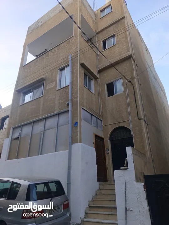 عمارة قابلة للاستثمار للبيع  بسعر مغري جدا..بداعي السفر مفصلة من اربع طوابق وروف سوبر سوبر ديلوكس