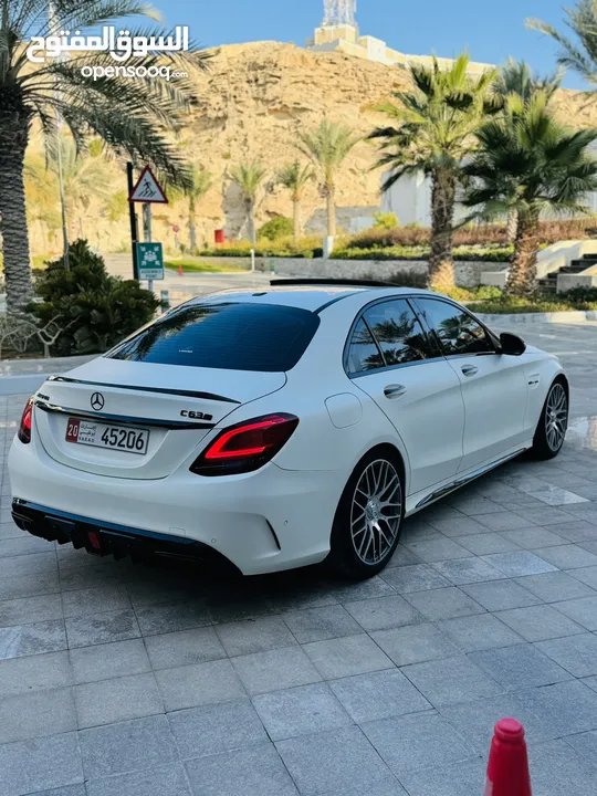 مرسيدس c63AMG مديل 2019 وارد. كندا. كلين. تايتل بدون حوادث