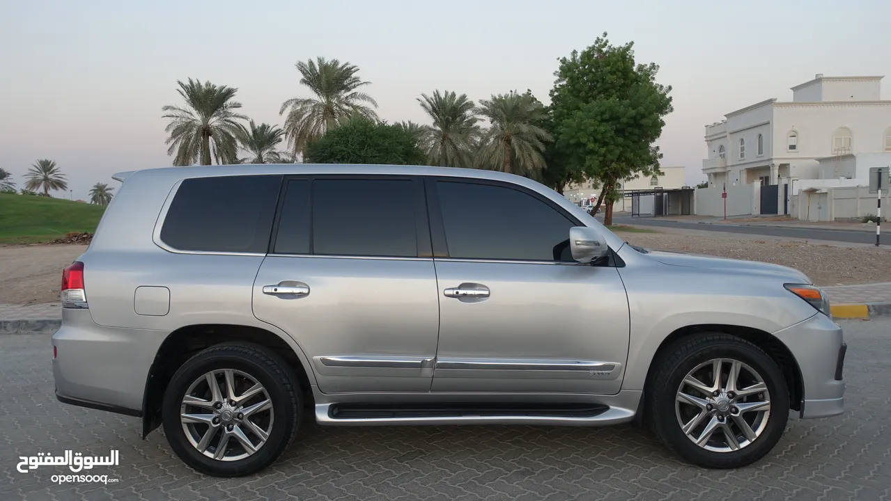 Lexus LX570 S Platinum Clean Title Freshly imported from US in Perfect condition Original Uplift