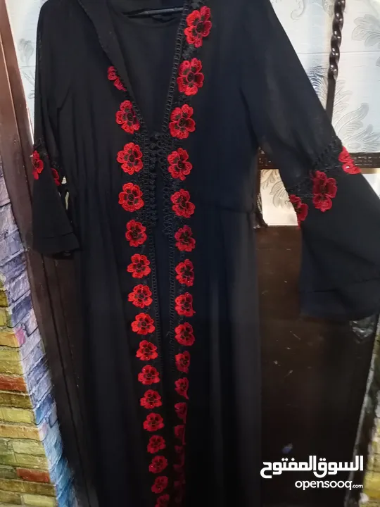 فساتين وعبايات وجلابيب