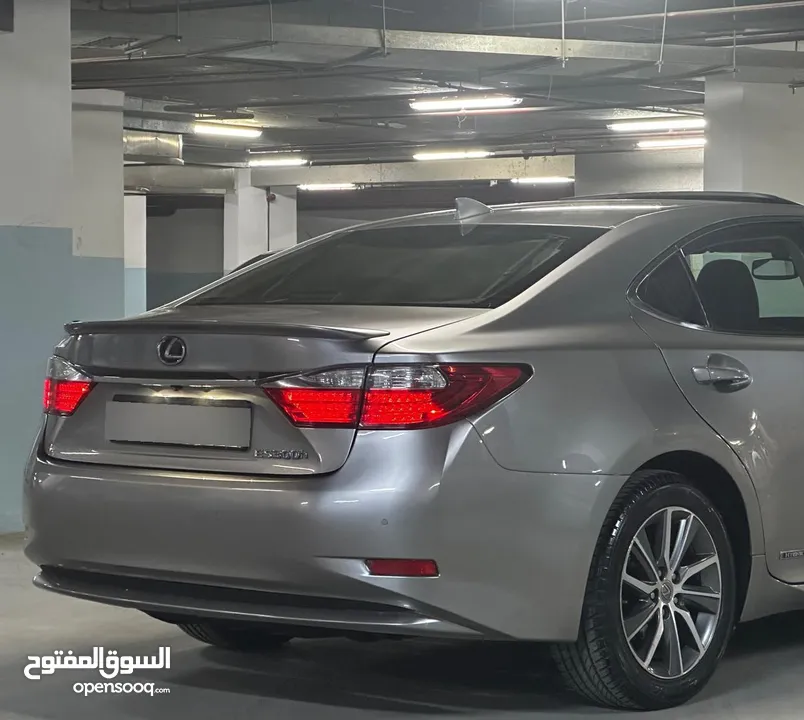 لكزس ES 300 h فل الفل بحاله ممتازه 2015