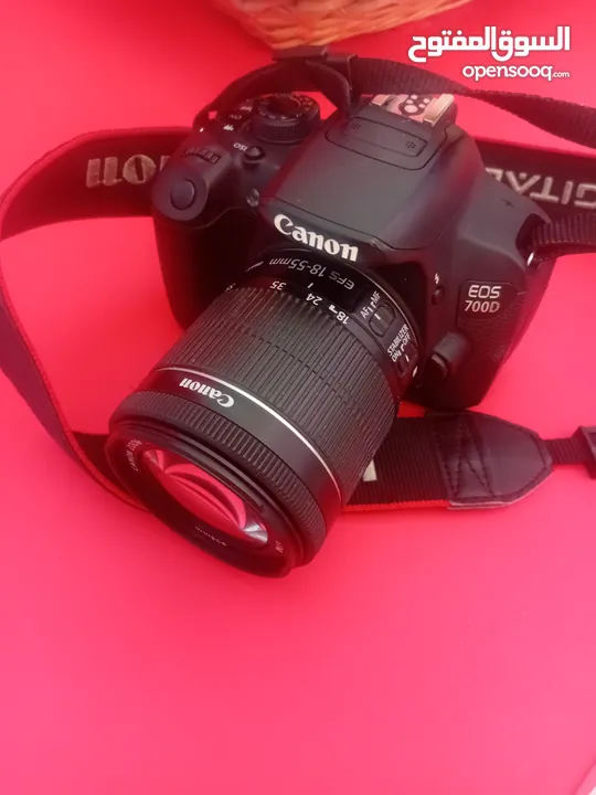 كاميرا كانون D700 للبيع بحاله ممتازه