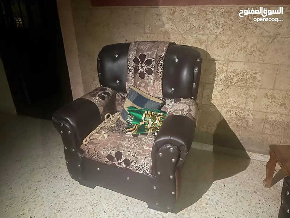 طقك كنب 9 مقاعد مع طاولة