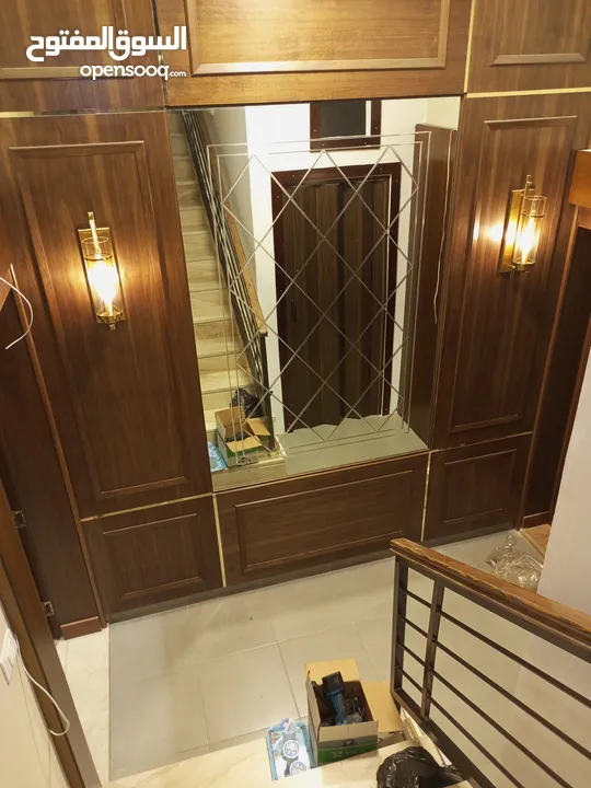 تركيب السيكوريت والمرايا وجميع أعمال الزجاج والألمنيوم بجودة عالية"