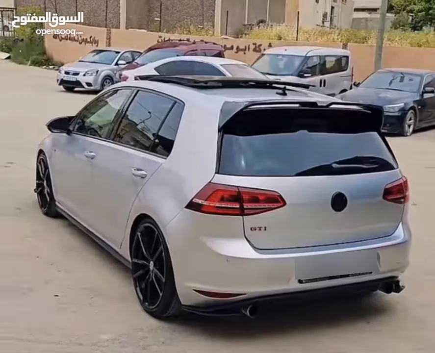 مطلوب جولف شكات 2000 بالشهر