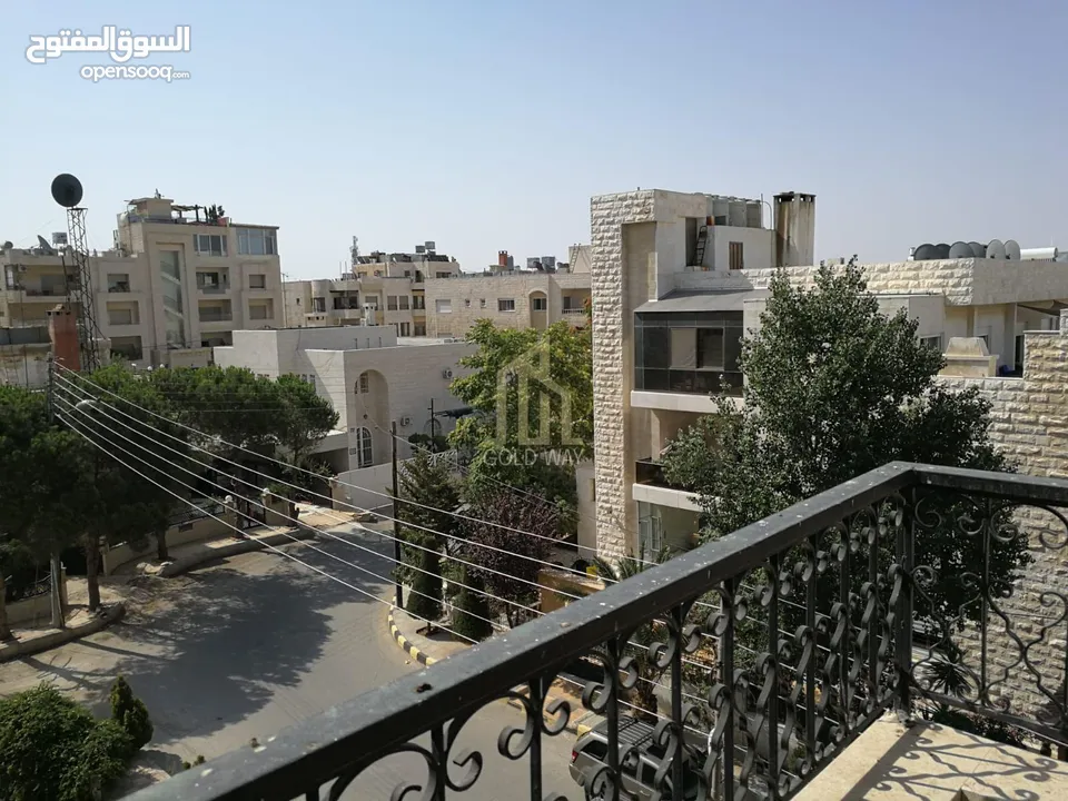 في أرقى مناطق الصويفية شقة طابق ثالث أخير 170م مجدده بالكامل بسعر مميز / ref 9085
