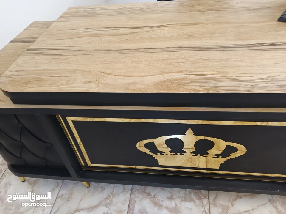 اثاث مكتبي كامل بحالة جيدة للبيع