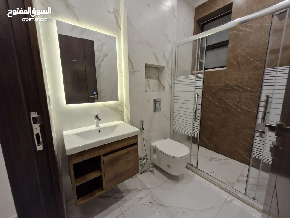 شقة طابق ثاني جديدة ،  مميزة ومطلة للبيع / مساحة (210 - 205 )m2 بأجمل مناطق ضاحية الامير راشد