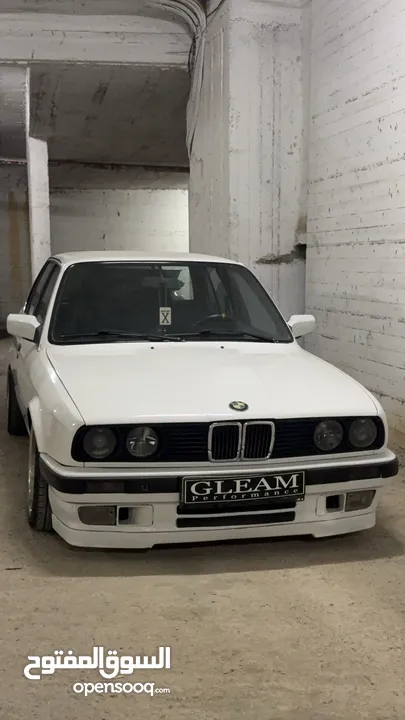 BMW E30 320i