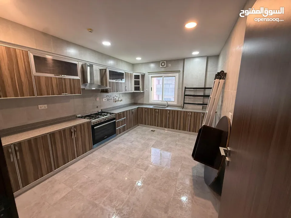 شقة سكنية للبيع اطلالة بحرية خلابة + موقع ممتاز جدا بالحد الجديدة (للبحرينيين + الخليجيين فقط)