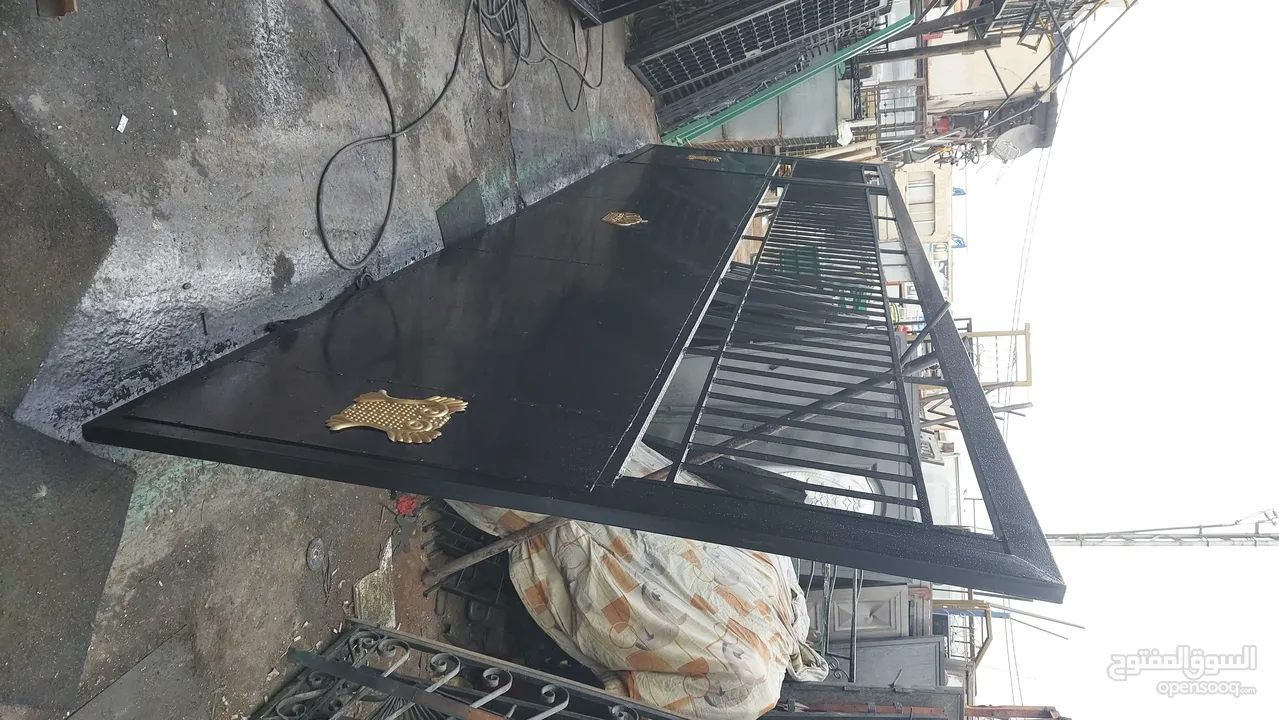 بواب شبابيك مطابخ مراجيح  بواب سحاب ماكنات خياطه ماكنات طباعه ماكنات تصوير وثائق خزانات ستيل