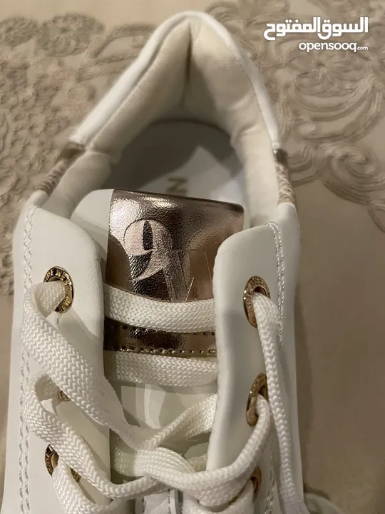 بوتين جداد مقاس 39 من ماركة Nine West