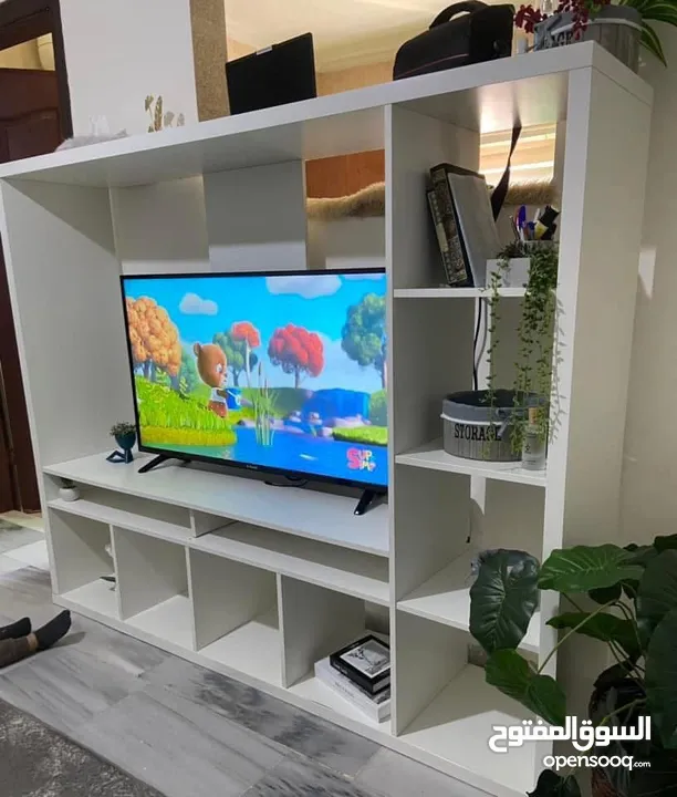 طاولة تلفزيون عدد 2 وتخت مفرد طابقي