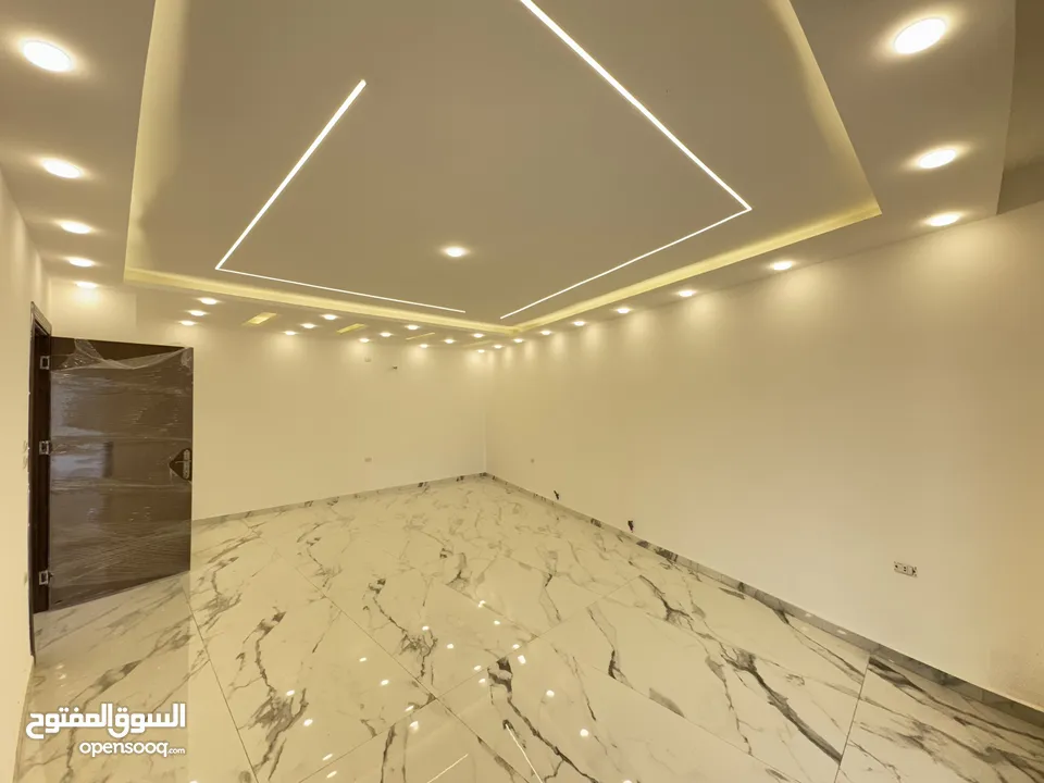 شقة فاخره للبيع بأجمل مناطق البنيات بمساحة 227م بسعر مميز طابق تسوية (ارضيه من الجهة الأخرى)