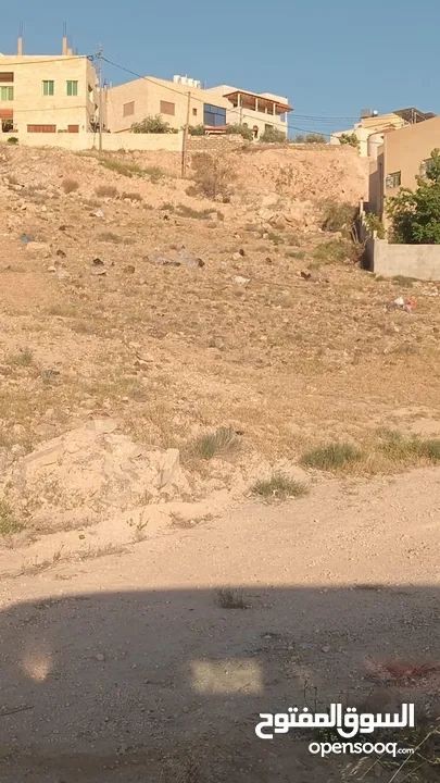 ارض مساحة 839 متر سكني مرتفعة و كاشفة من المالك مباشرة