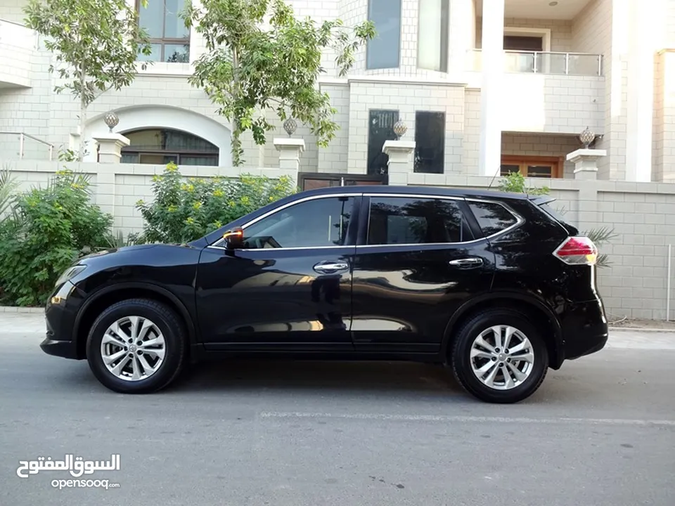 Nissan X Trail 2.5 L 2015 Black 7 Seat Well Maintained Urgent Sale