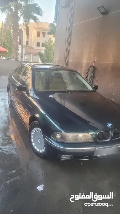 BMW 520i. دب