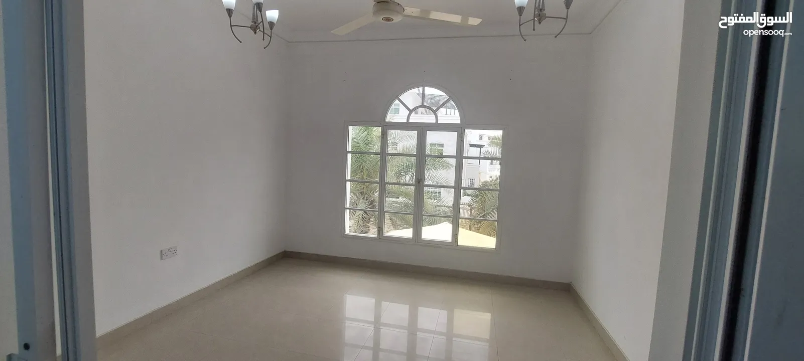 شقق سكني تجاري في العذيبة 18 نوفمبر_Residential and commercial flats in Azaiba, November 18.