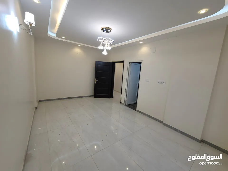 شقة للبيع في صنعاء بيت بوس مساحة 200 م 