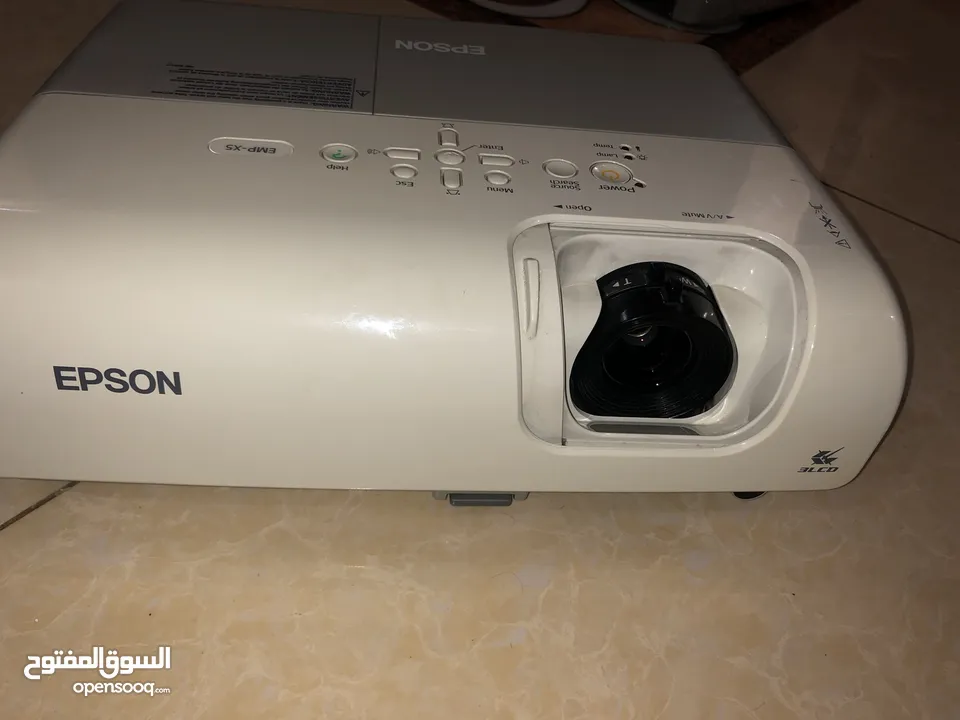 شاشة بروجكتر و بروجكتر