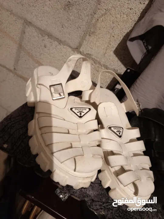 احذية اشكال الوان كلو مستعمل بحالة جديدة