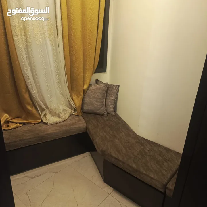 شقة فخمة مفروشة للايجار مع حديقة