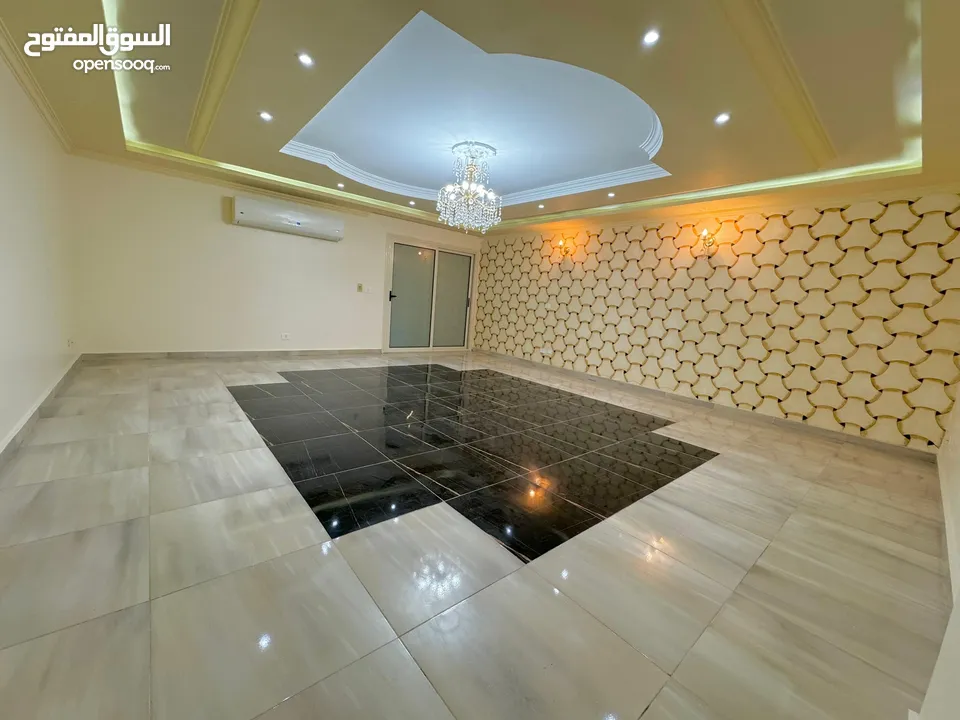 للبيع شقة موقع مميز في كمباوند البارون سيتي ثلاث غرف نوم