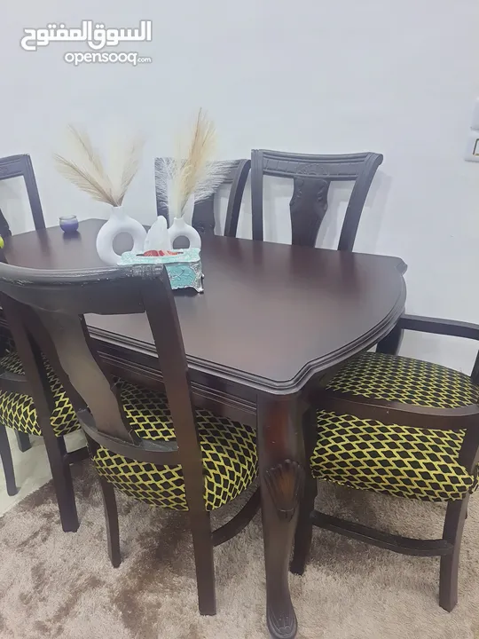 طاوله سفره خشب زان بالكامل 6 كراسي ضغط استعمال اشي بسيط جداً ..
