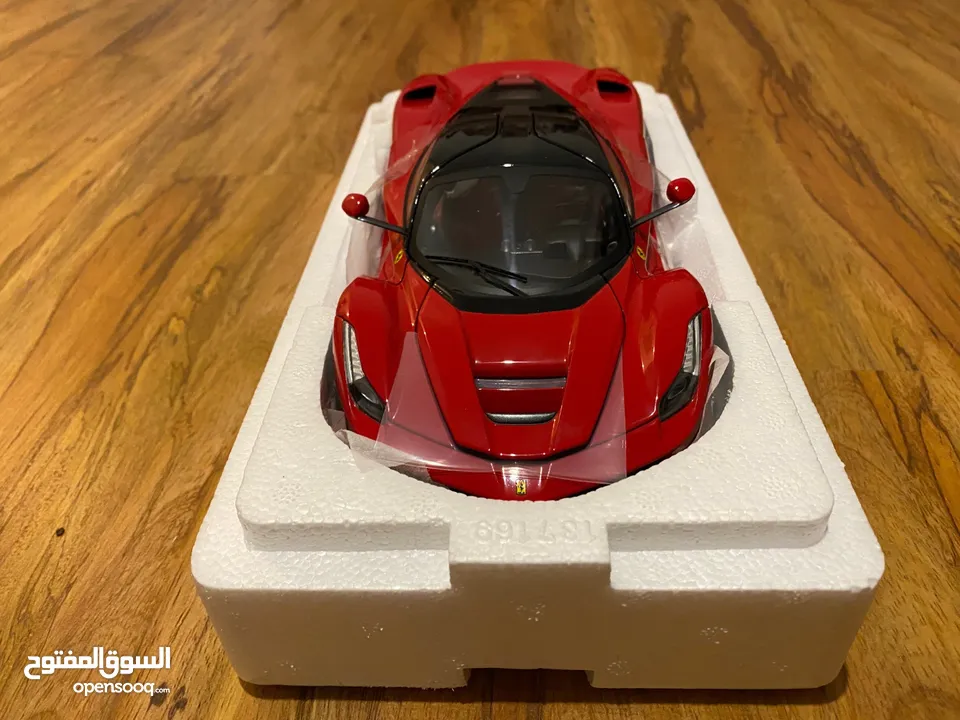 Hot Wheels Elite Ferrari LaFerrari corsa red scale 1/18 Brand New in BOx مجسم فيراري أحمر
