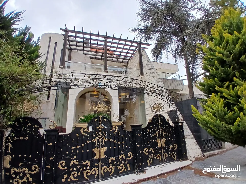 فيلا للايجار في عبدون مجددة بالكامل