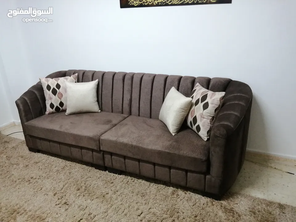 تنجيد جميع انواع الكنب والجلسات العربيه والخليجيه  وصيانه الكنب داخل المنزل