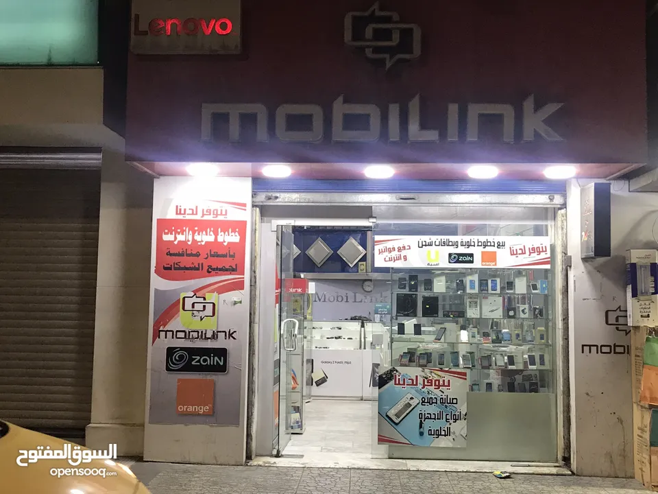 محل تجاري للبيع مجهز كامل موقع مميز ملاصق لمعرض شركة زين - شارع باب الواد - الوسط التجاري/ الزرقاء