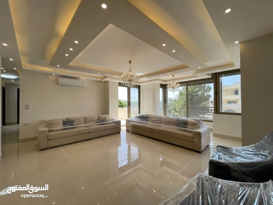شقة طابقية (سكن خاص) للبيع بإطلالة (بانارومية) وجميلة جداً على السيتي مول وحدائق الحسين وقرب مكة مول
