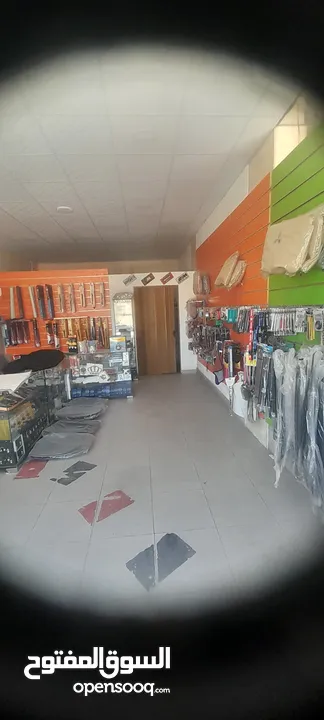 السلام عليكم عندي محلين الأول محل زينة سيارات والمحل التاني شغل كويك سيرفس من غيار زيت وغيار بركات