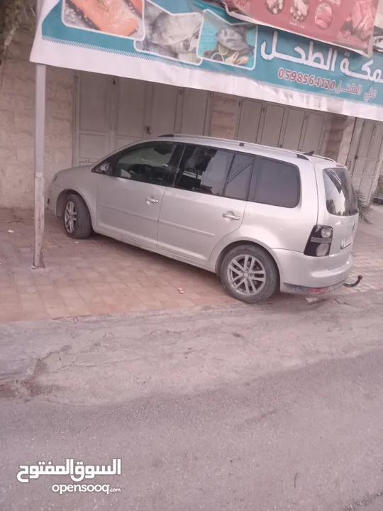 السياره فيها قشره مرشه جه الشفير