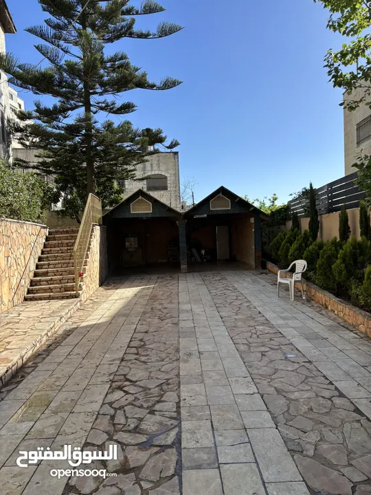 بيت مستقل للبيع مكون من طابقين سكنتين منفصلتين