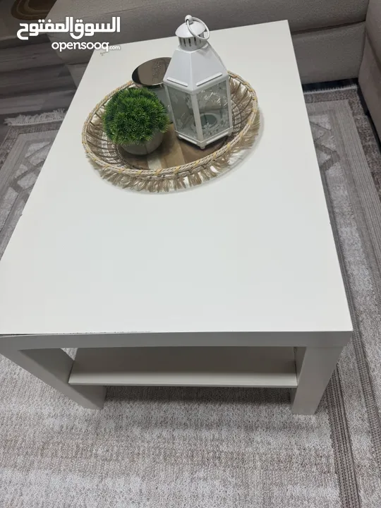 طاولة  ايكيا وسط وطاوله جانبيه