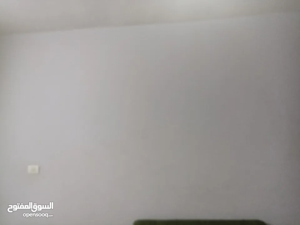 مكتب للبيع في الحرس جانب بنك فلسطين