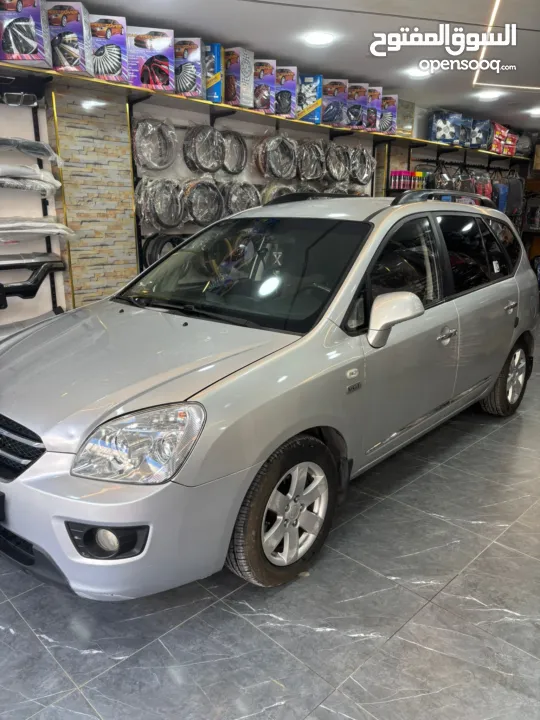 جيب كيا كارينز 2009