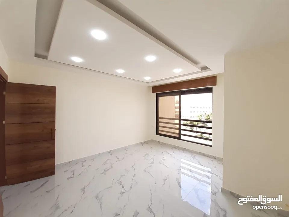 شقه للبيع فاخره جدا في اجمل مناطق حي الياسمين تشطيبات ولا في الاحلام من المالك مباشره سعر لقطة 49000
