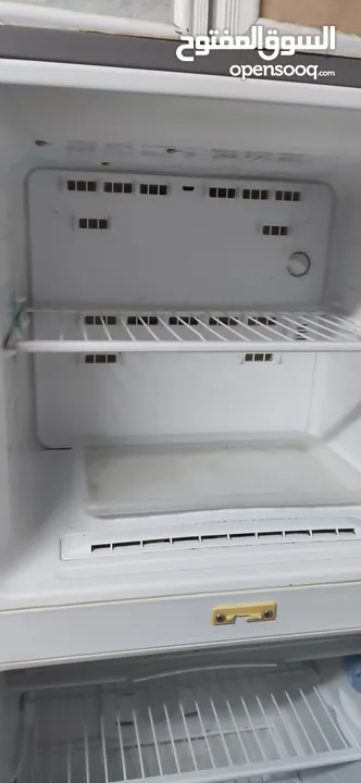 very good condition and clean like the new refrigerator